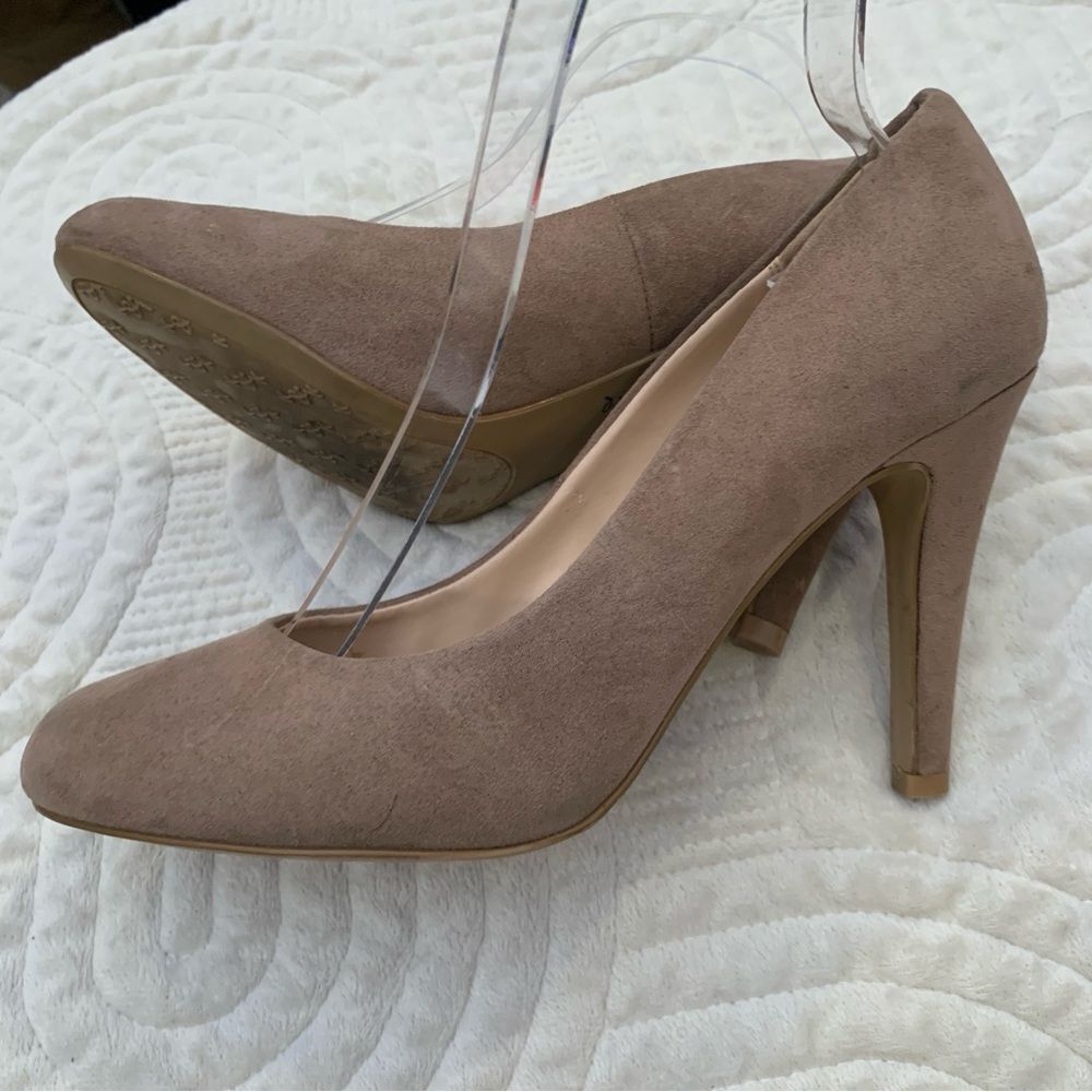 KELLIE & KATIE Elegant Taupe High Heel Pumps Size 9 - Picture 2 of 13